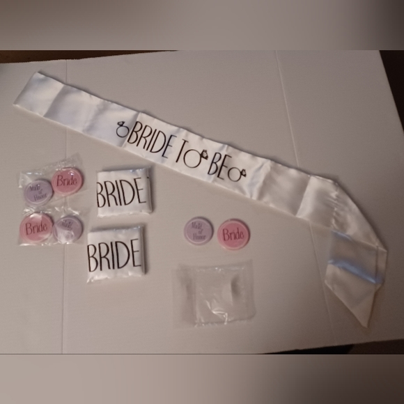 $4 Add-on New Bride to Be Sash & 2 Pins (3 Pieces) - Picture 6 of 6
